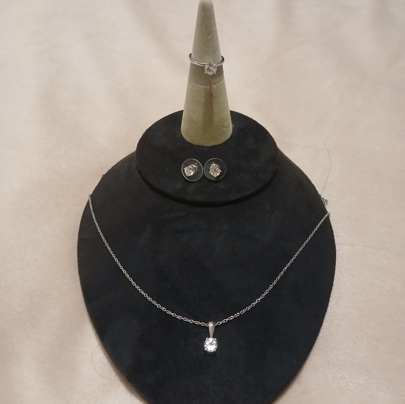 White Topaz Minimalist Set - Picture 9 of 16